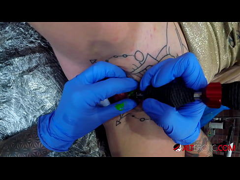 ❤️ Nagpa-tattoo sa kanyang klitoris ang sobrang tattoo na hottie na si Sully Savage ❌ Fuck video sa amin tl.hentaidude.ru ️❤