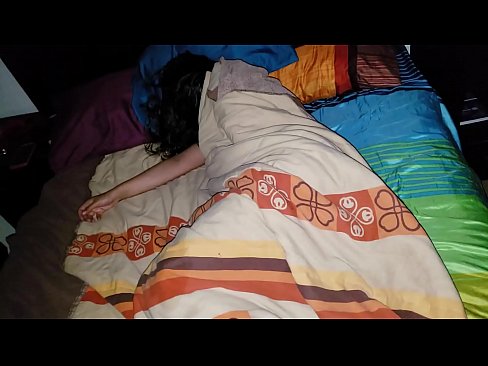 ❤️ Pinupunasan ng stepson ang kanyang batang madrasta habang natutulog ito. ❌ Fuck video sa amin tl.hentaidude.ru ️❤